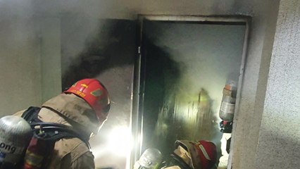 경기 군포 다세대 주택에서 불...1명 사망·1명 중상 / YTN