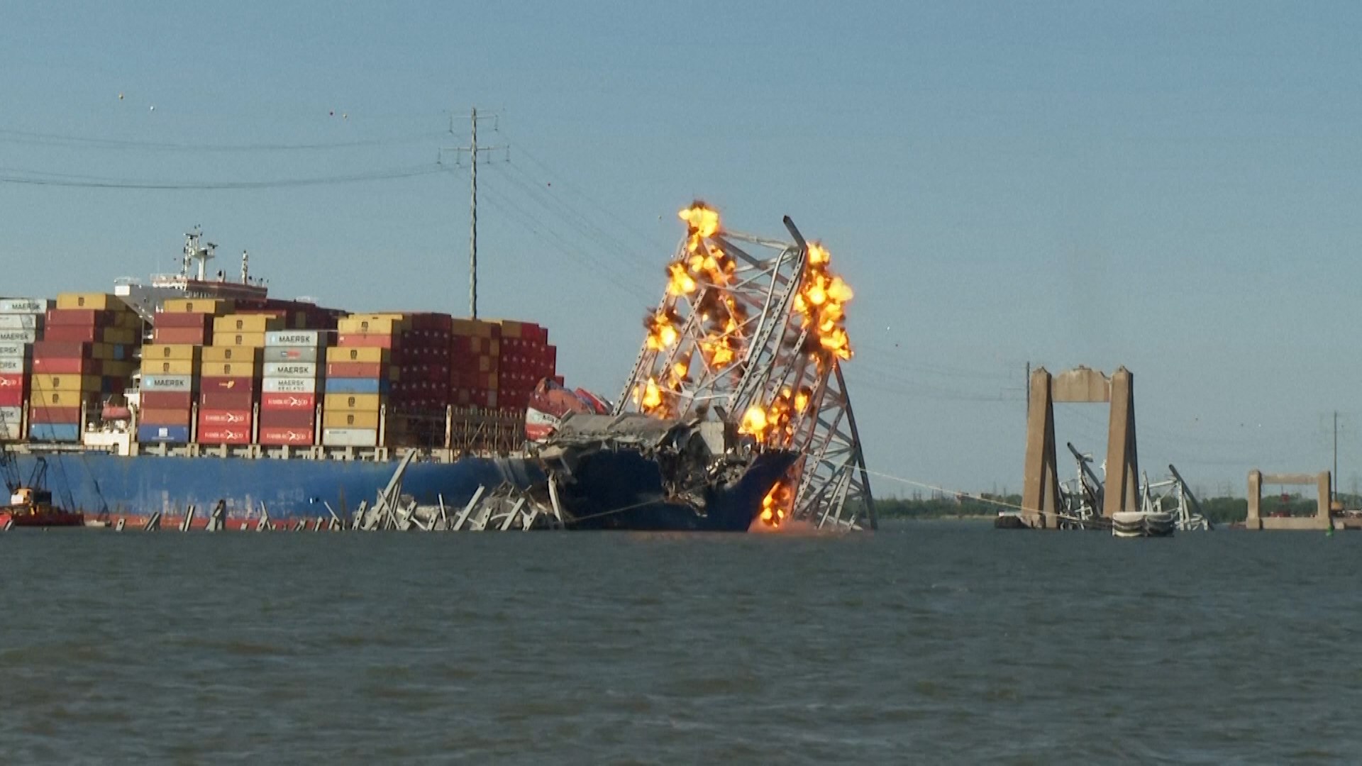 Detonan los restos del puente que colaps en Baltimore tras el choque de un carguero