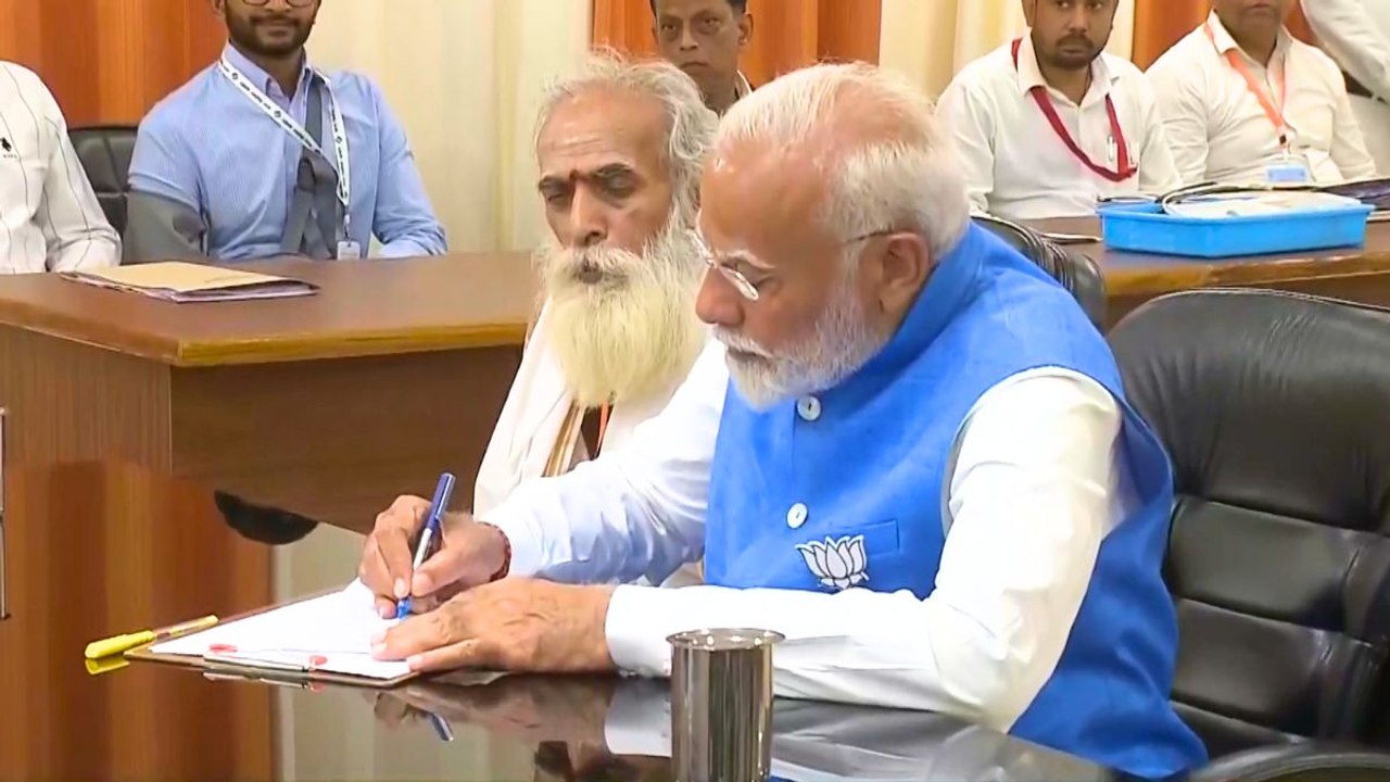 PM मोदी ने वाराणसी से फाइल किया नामांकन, दशाश्वमेध घाट और काल भैरव मंदिर में की आरती