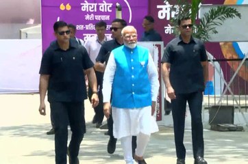 মনোনয়ন জমা দেওয়ার আগে বারাণসীর দশাশ্বমেধ ঘাটে গঙ্গাপুজো মোদীর