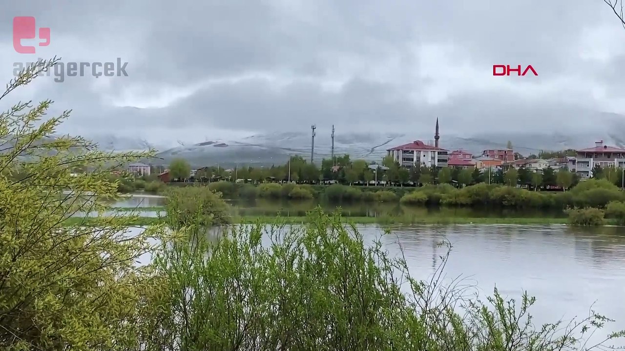 Ardahan'da hava sıcaklığı düştü, yüksek kesimlere kar yağdı