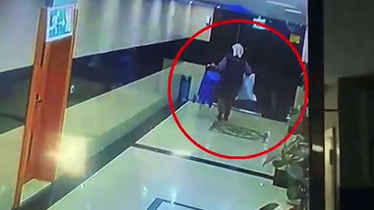Daireleri kat kat gezerek hırsızlık yapan apart...