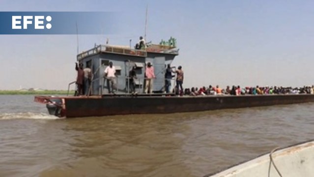 Los sursudaneses que huyen de la guerra en Sudán vuelven a casa en barco
