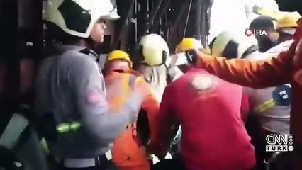 Hindistan'da reklam panosu devrildi: Can kaybı 14'e yükseldi