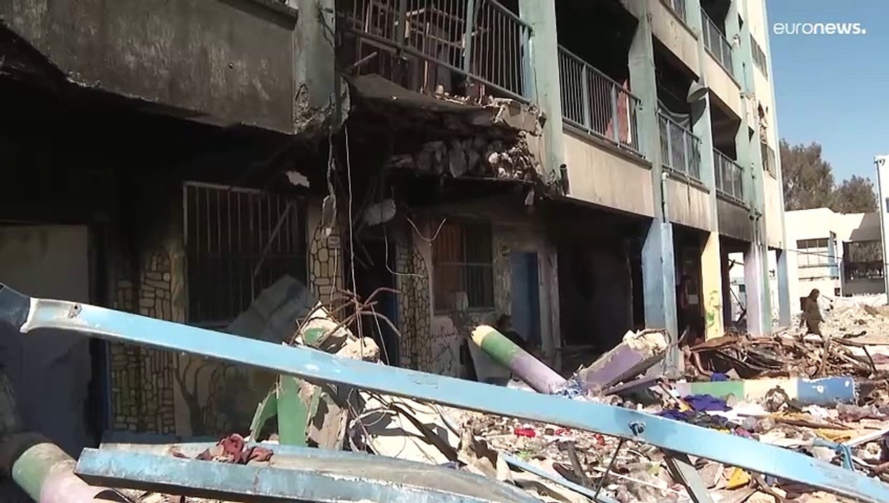 شاهد: نازحون فلسطينيون من رفح يلوذون بمدرسة مُدمّرة للأونروا