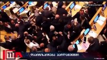 Rissa tra deputati nel parlamento della Georgia