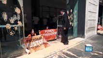 Blitz di Ultima generazione in centro a Roma: vernice arancione sulle vetrine dei negozi