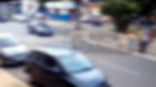 Motorista perde o controle do carro e atropela mulheres que estavam na calçada