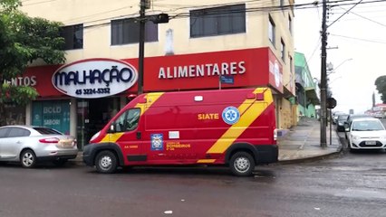 Mulher sofre queda na Avenida Carlos Gomes e é socorrida com corte no supercílio