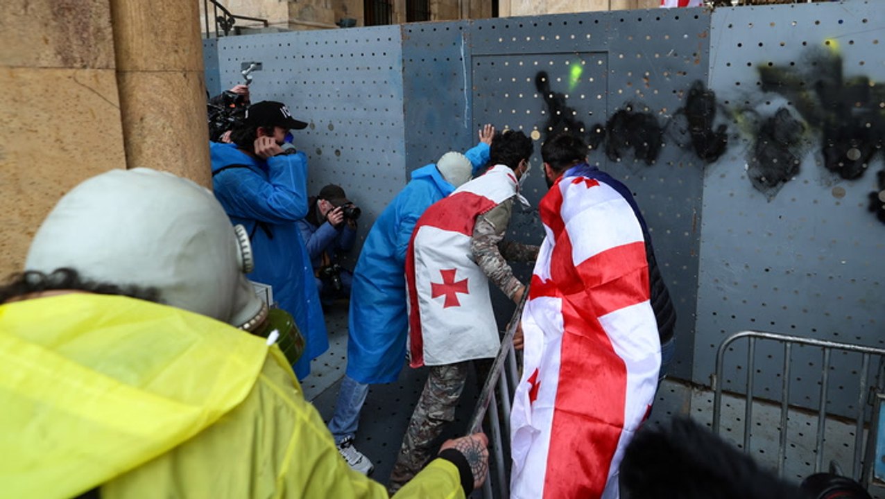 Protesters smash Georgian parliament barricade over ‘foreign agents’ bill