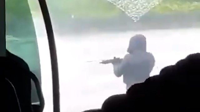 « On s’est jeté par terre dans le bus » : Anaïs a vu l’évasion sanglante au péage d’Incarville