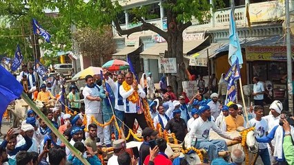 Buxar Lok Sabha Seat: बैलगाड़ी से नामांकन दाखिल करने पहुंचे BSP उम्मीदवार अनिल चौधरी, उमड़ा जनसैलाब