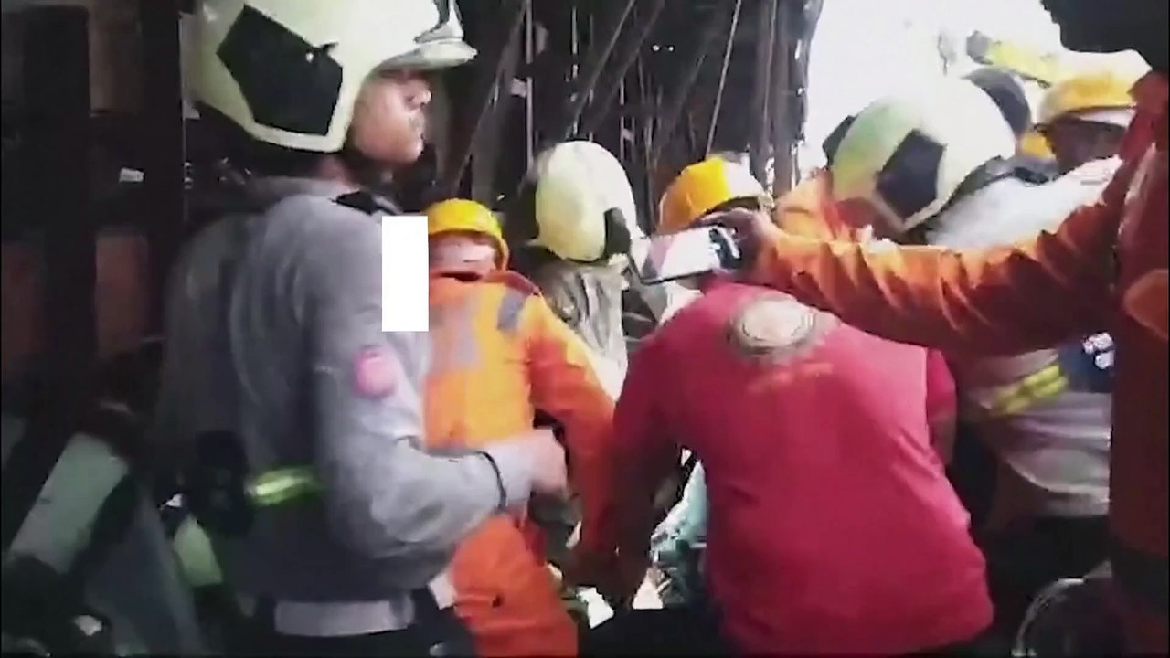 No Comment : un panneau publicitaire géant s'ef...
