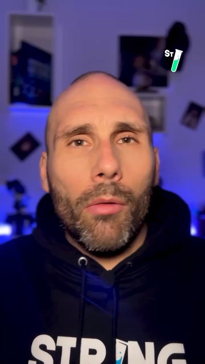 La raison scientifique derrière la couleur spectaculaire des aurores boréales, expliquée par @niko.astro !