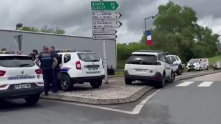 프랑스서 수감자 호송 차량에 총격...교도관 사망·죄수 탈주 / YTN