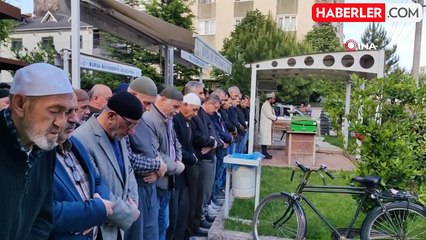 Düğün dönüşü kazada hayatını kaybeden kadın gözyaşları ile toprağa verildi