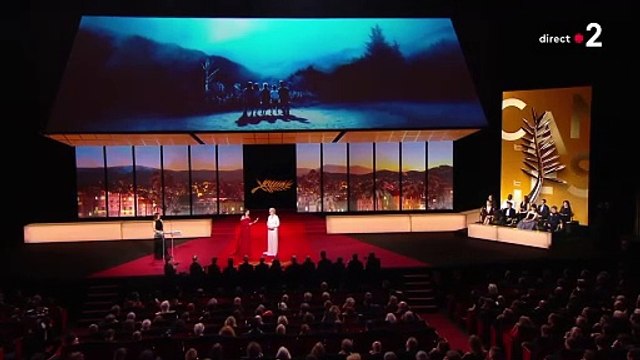Juliette Binoche a remis la Palme d'Or d'Honneur à Meryl Streep. @ France 2