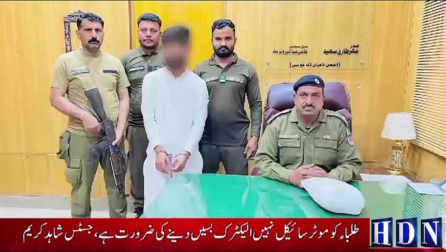 گجرات میں 38 کلو چرس پکڑی گئی 48 لیٹر شراب بھی برامد منشیات فروشی اوراسکی پشت پناھی میں ملوٹ اھلکاروں کو نوکری سے برطرف کرنے کی سزا ھوگی ڈی پی او گجرات سید اسد مظفر نے کون سے احکامات جاری کر دئے تفصیلات اکاش نیازی کی اس رپورٹ میں