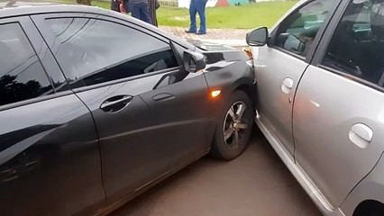 Batida entre Logan e Onix é registrada no Coqueiral