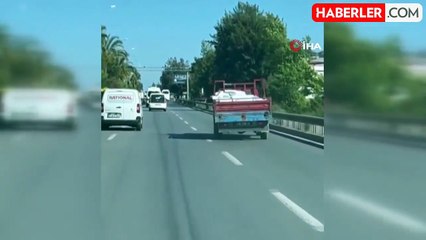 Kamyonetin zikzak çizerek tehlike yaratması kamerada
