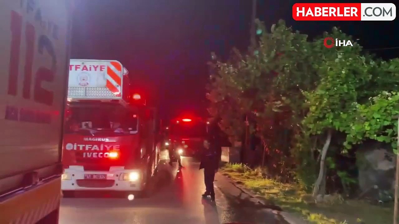 Alkollü şahıs, annesiyle içinde bulunduğu evi yaktı