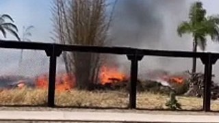 Varias hectáreas y una casa rodante resultaron afectadas por un incendio, los bomberos ya se encuentran en el lugar