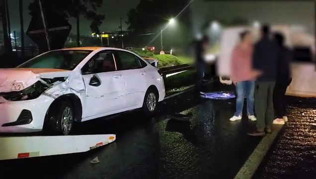 Engavetamento entre seis carros é registrado na rodovia BR-277