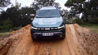 All-new Dacia Duster TCe 130 Extreme 4x4 Offroad driving