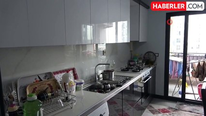 80 yaşındaki depremzede kadın, yapımı tamamlanan yeni yuvasına taşınmanın mutluluğunu yaşıyor