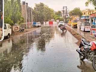 तेज हवा के साथ जिले में कई जगह बारिश, तापमान में गिरावट