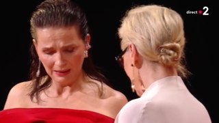 « Tu as changé notre façon de voir les femmes dans le monde du cinéma » : Juliette Binoche submergée par l’émotion face à Meryl Streep (VIDEO)