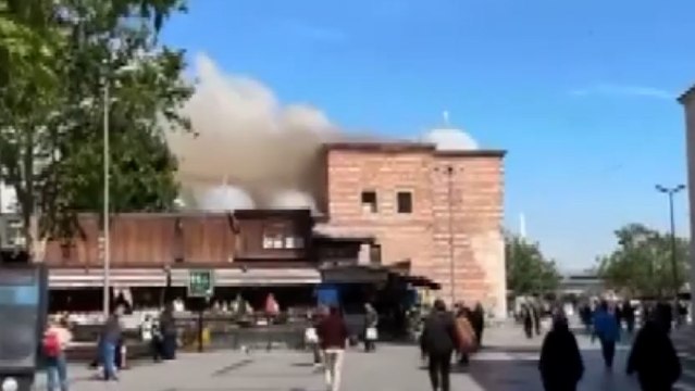 Tarihi Mısır Çarşısı'nda yangın