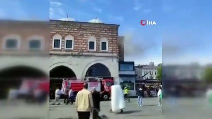 Tarihi Mısır Çarşısı'nda yangın çıktı