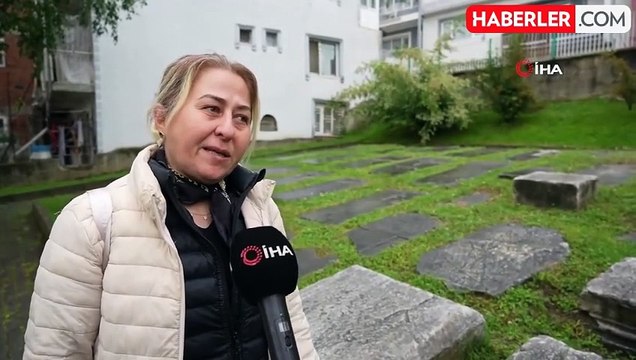 Çocuk parkı içerisindeki Fransız Mezarlığı, mezar taşlarıyla dikkat çekiyor