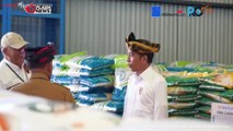 Jokowi Cek Stok Beras dan Salurkan Bantuan Pangan di Muna : Kita berdoa bersama ya supaya bisa terus sampai Desember