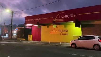 Nuova Caledonia, supermercato dato alle fiamme dai contestatori