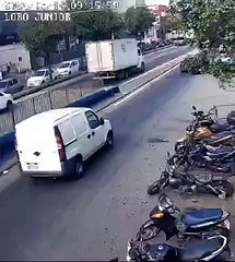 Algemado, bandido foge é perseguido por PMs após fuga na Penha