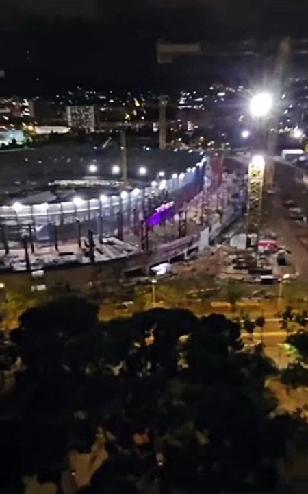 Los obreros de Limak pruebas la iluminación exterior del nuevo Camp Nou