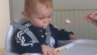 Adorable baby turns feeding time into a comedy routine for his brother