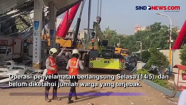 Papan Reklame Roboh di Mumbai, India akibatnya 14 Tewas dan 74 Terluka