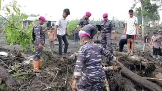 Balanço de mortos por enchentes em Sumatra chega a 67