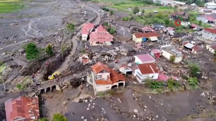 Endonezya'da selin bilançosu ağırlaşıyor