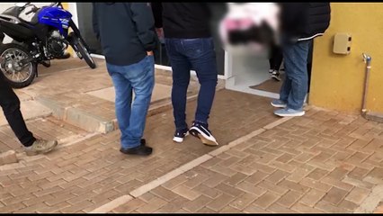 Polícia Civil do Amazonas realiza operação em Cascavel e duas pessoas são presas; bebê estava junto com detidos
