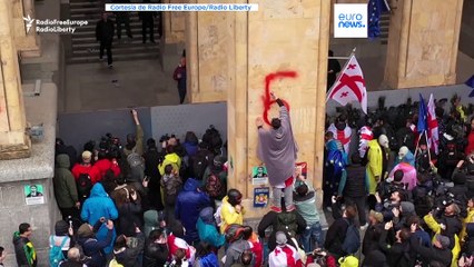 Enfrentamientos y gran división en Georgia tras la aprobación de la polémica 'ley rusa'