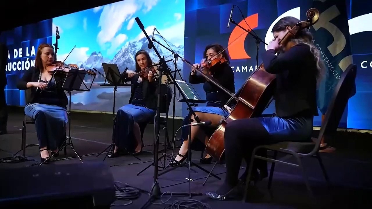 Gabriel Boric aplaude polémica ley que rescata a aseguradoras privadas de salud Es responsable