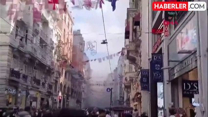 İstiklal Caddesi'nde bir iş yerinde yangın çıktı! Ekipler olay yerine sevk edildi, polis bölgeyi boşaltıyor