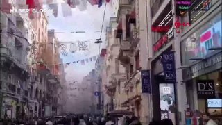 İstiklal Caddesi'nde mağaza yangını