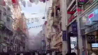 İstiklal Caddesi'nde korkutan yangın