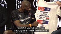 Bellator Paris - Quand Doumbè tente d'offrir un t-shirt personnalisé à Willis
