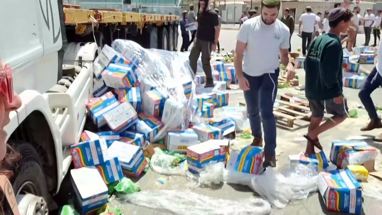 Aktivisten aus Israel stoppen und räumen Hilfstransport auf dem Weg nach Gaza